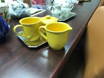 Coffee cups and jar