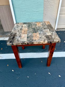 ACCENT END TABLE: $40 (OBO)
