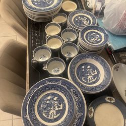 Large Vintage Blue Willow China Collection – Mixed Lot (50+ Pieces) Beautifully preserved collection of the iconic Blue Willow pattern. This lot featu