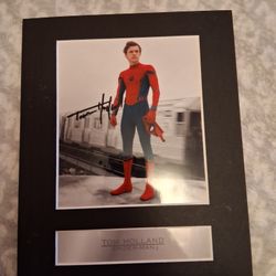Spider Man Tom Holland Autograph Photo Asking 15$ Great Collectable Item