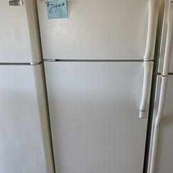 White Refrigerator  Magic Chef Clean . 