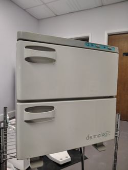 Hot towel warmer
