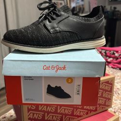 Kids Shoe Size 2 Cat &jack 