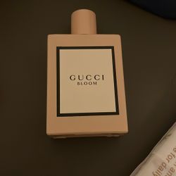gucci perfume