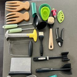 Large Assortment of Mixed Kitchen Utensils & Gadgets – Sur La Table & More!