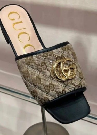 printed slippers