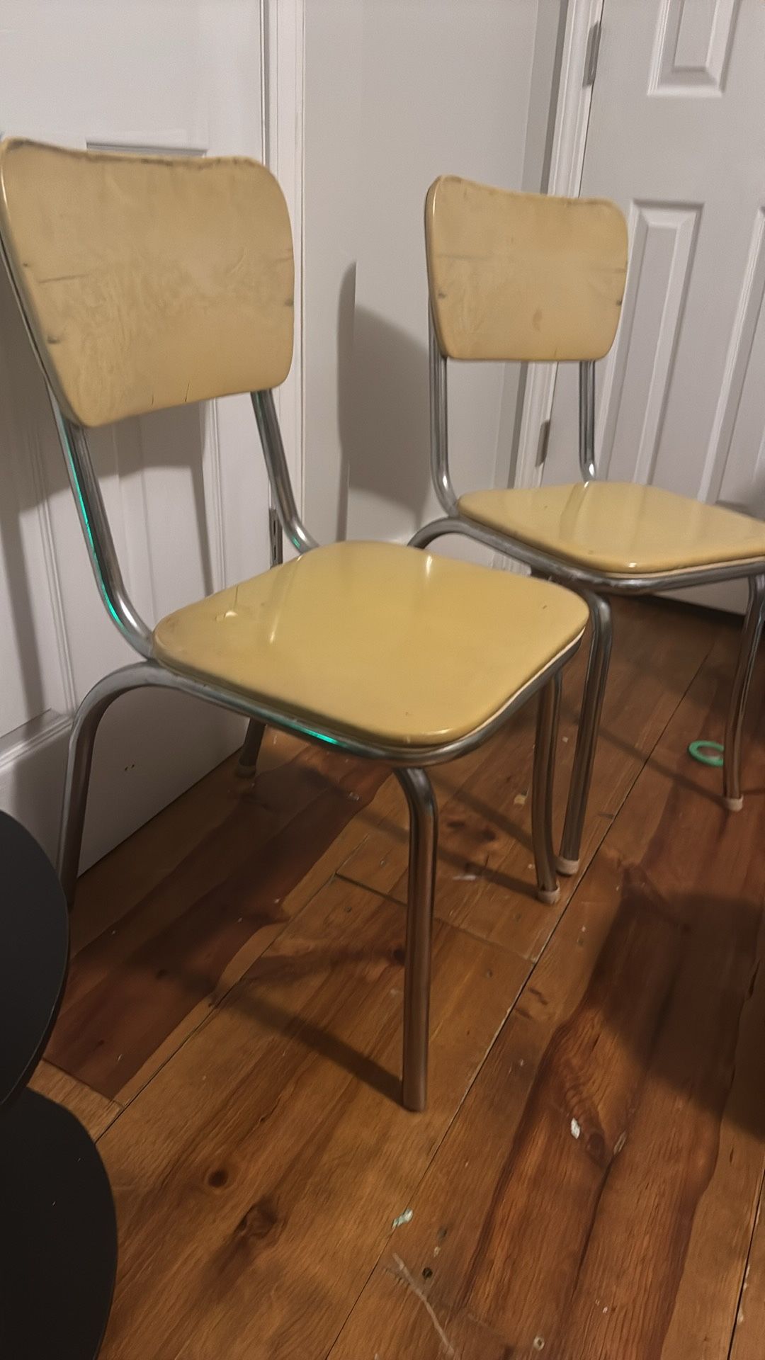 5 Chairs
