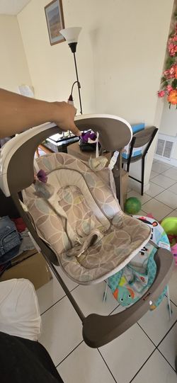 Fisher-Price Deluxe Take-Along Swing & Seat