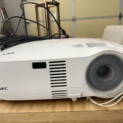 NEC VT695 XGA (1024 x 768) LCD Multimedia Projector, 2500 ANSI Lumens, 6.4 lb (2.9 kg)
