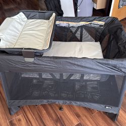 Baby 4 moms Playpen pack & go