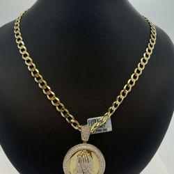 Gold Cuban Chain With Pendant 