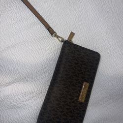 michael kors large wristlet wallet