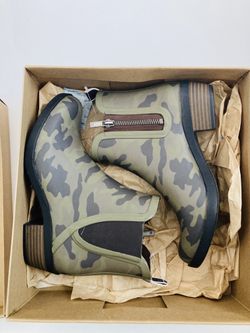 Brand New- Camo Rubber - Size 6M - Women - 
