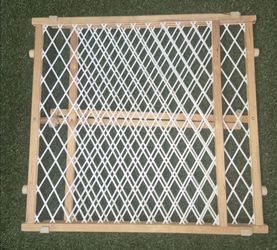 Wooden Baby Safety Gate with Plastic Mesh