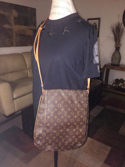Authentic Louis Vuitton cross body shoulder bag in good condition