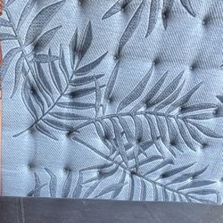 Queen Mattress - gently used 