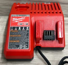 MILWAUKEE 48-59-1812 M18 CHARGER (PO1024199)