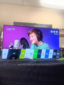 65 inch OLED LG 4k smart beautiful OLED TV comes with remote control shows beautiful quality clear picture works perfect guaranteed