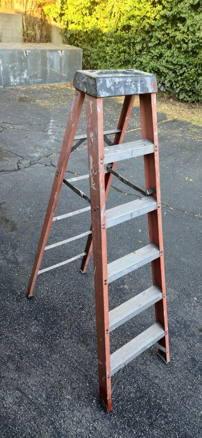 5 Foot Step Ladder