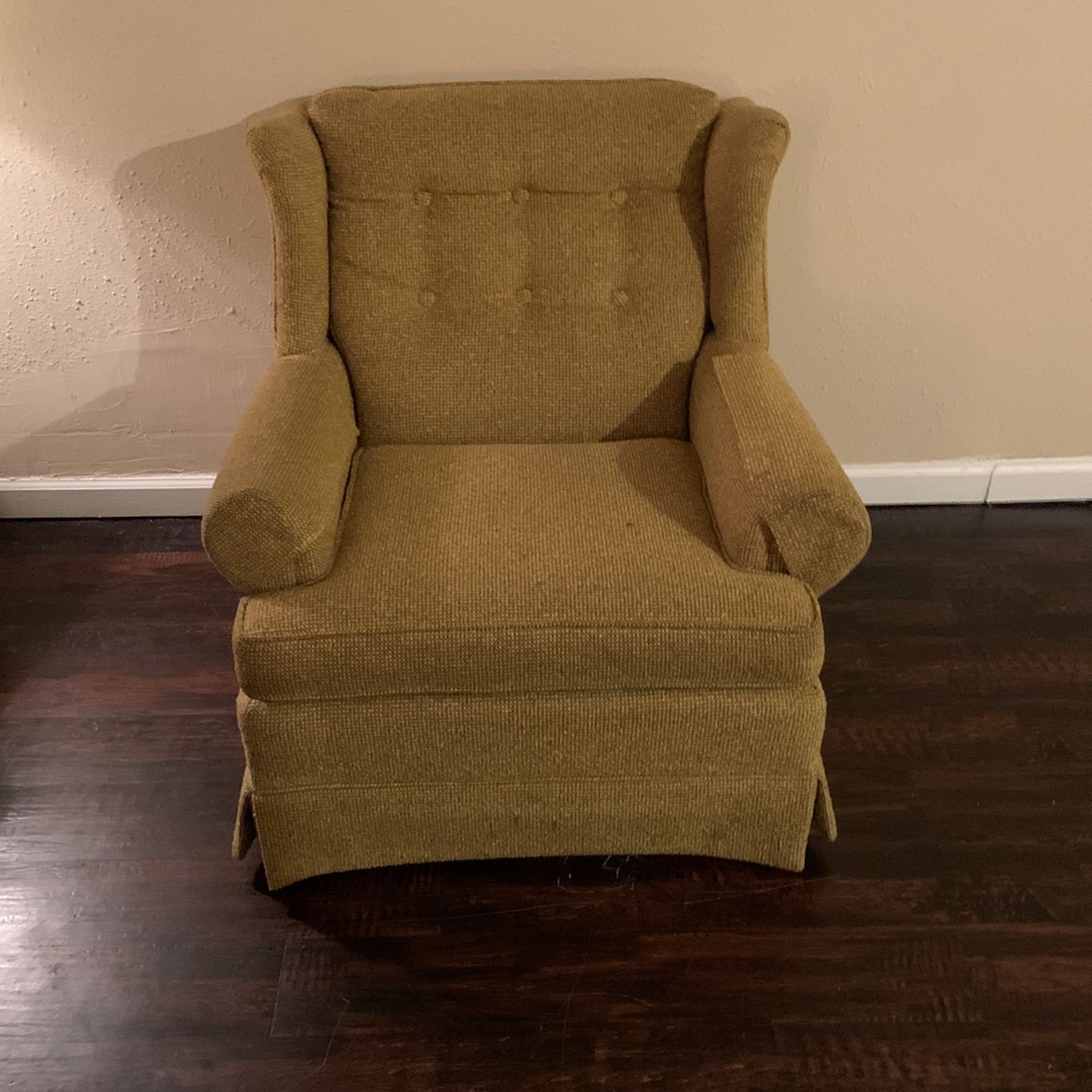 Armchair: Ethan Allen
