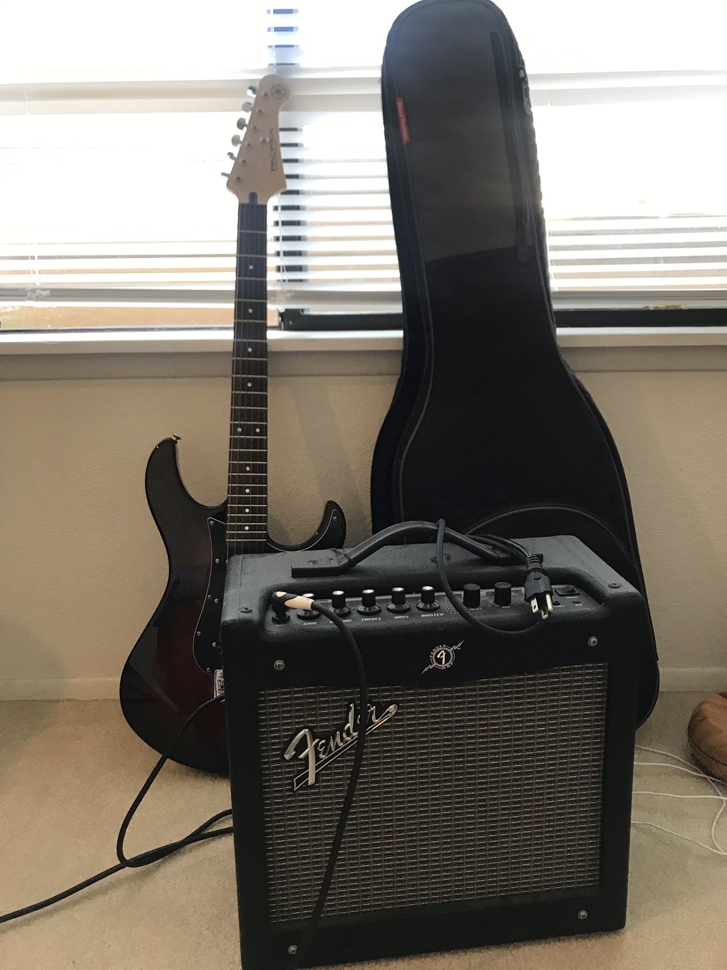 Yamaha PAC012DLX Pacifica Series Electric Guitar and Fender Speaker