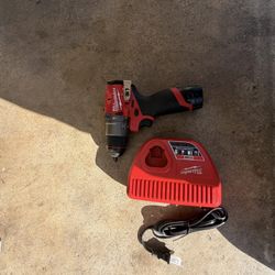 Milwaukee 12 V Drill