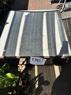 Free quartz coffee table