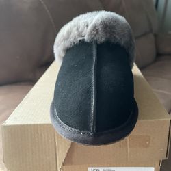 Women’s UGG Scuffette ll Slippers Size 8. Black Color.
