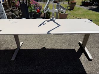 Desk- great condition - in two parts $50