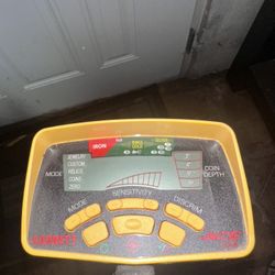 Garrett ACE 350 Metal Detector 
