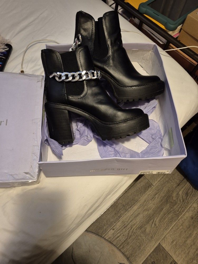 Steve Madden Short Boot Size 9