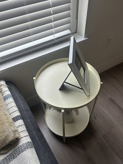 2 Side Tables