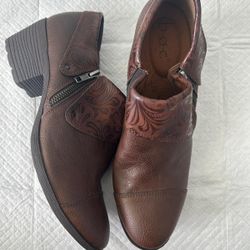 BOC Ankle Western Boots. Size 9.