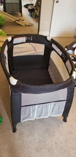 Baby/ toddler Crib (playpen)