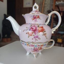 Vintage Petite Personal Use Teapots/cups