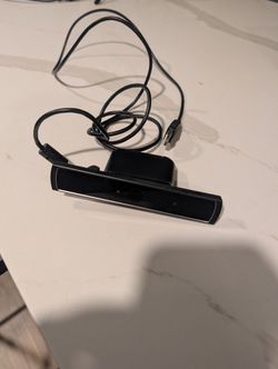HD Webcam with Windows Hello, built in mic