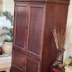 NICE ENERTAINMENT CENTER & Sony TV / STORAGE CABINET