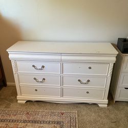 Dresser With Drawers