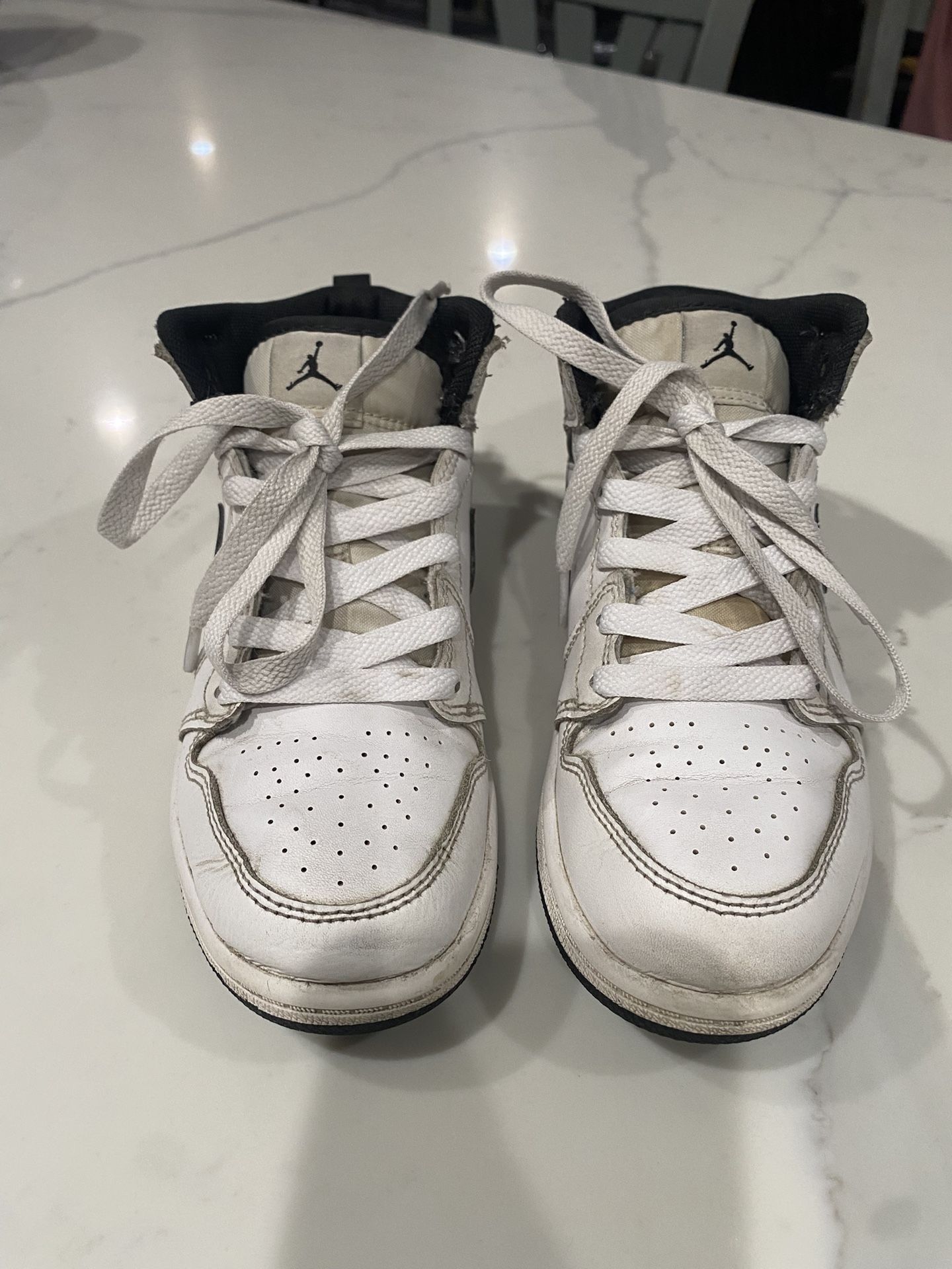 Jordan 1 Mid Reverse Panda Sz 1