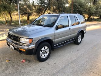 I sell or some changeđź’˛ Nissan Pathfinder 99 Clean title valid plates registration in hand excellent conditions A / C zero failures to any mechanical