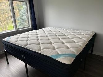 Queen Mattress - DreamCloud Premier Hybrid - Like New