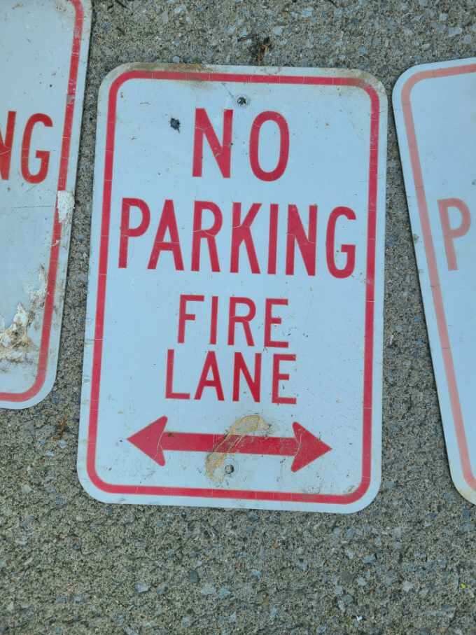 NO PARKING FIRE LANE SIGN