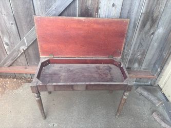 Piano bench