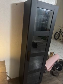 Display case w/shelfs