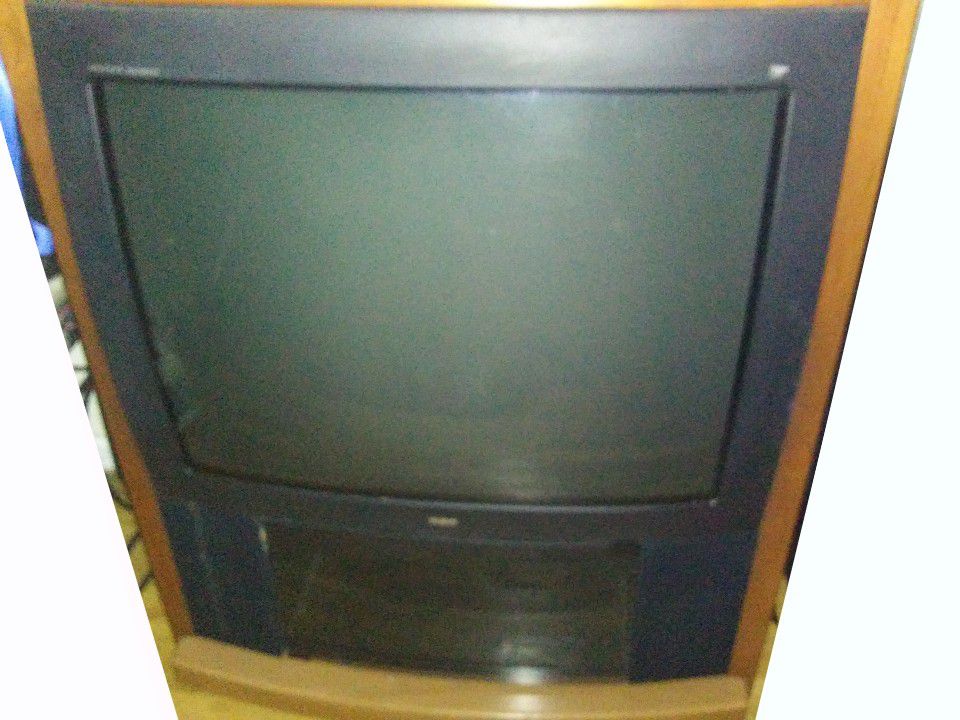36" RCA Woodgrain Cased TV