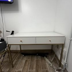 WHITE DESK 