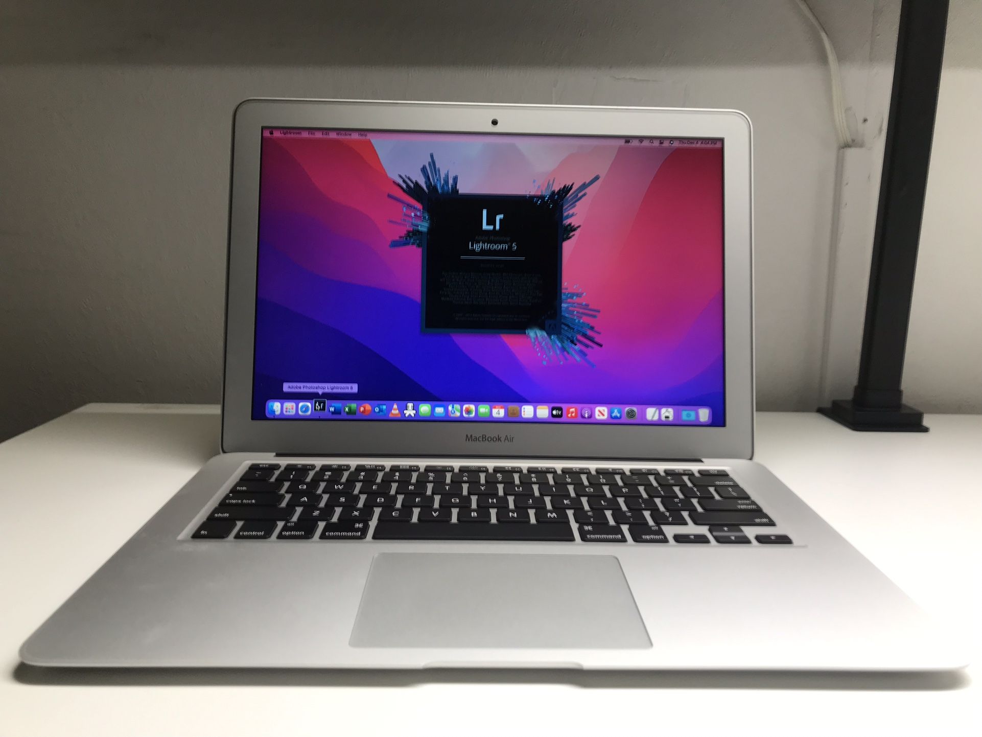 **MacBook Air (13-inch,2017) w/Adobe LigthRoom 5 ** *macOS Monterey 12.7.6 ** Price $ 240 **