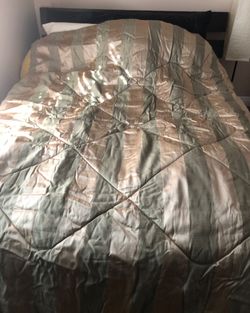 Twin comforter