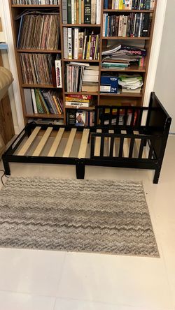 Toddler bed frame