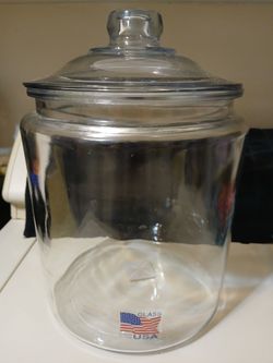 Anchor Hocking 2 gallon canister. No chips or cracks.